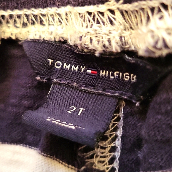 Tommy Hilfiger striped shorts - Picture 2 of 3